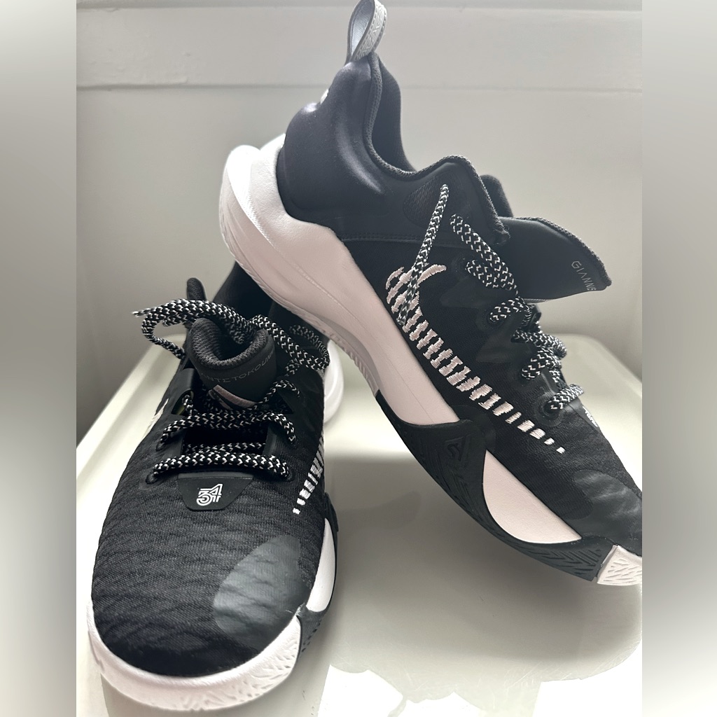 Nike Giannis Immortality Black Volt Basketball Shoe Us Mens Size 9 Brand New